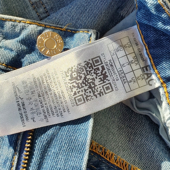 GUESS - PEARED DISTRESS JEAN SKIRT - Picture 9 of 10